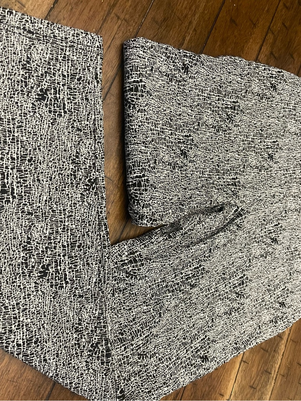 Calvin Klein Black & White Textured Cropped Ankle Pants